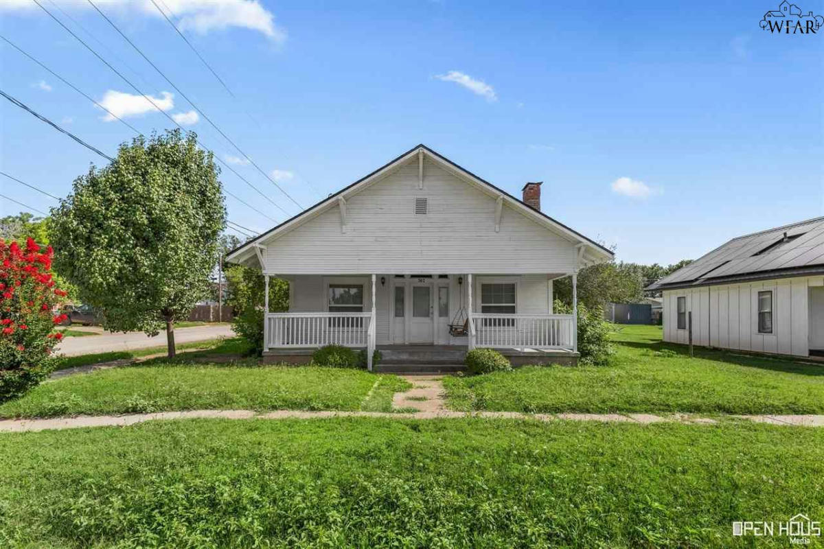 302 W MAIN ST, ARCHER CITY, TX 76351, photo 1 of 30