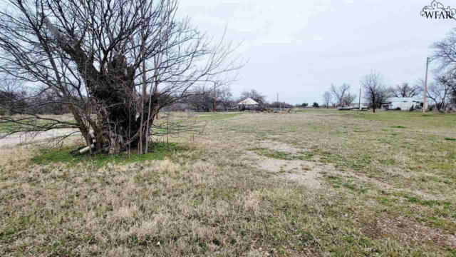 000 W 5TH STREET, BURKBURNETT, TX 76354, photo 2 of 11