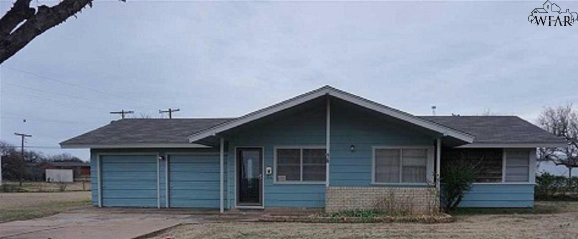 400 WEST AVE, ELECTRA, TX 76360, photo 1 of 17