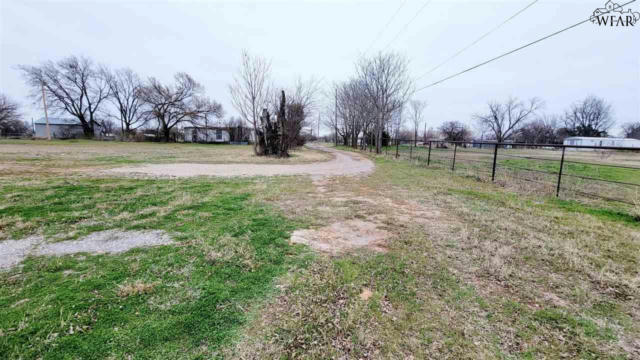 000 W 5TH STREET, BURKBURNETT, TX 76354, photo 4 of 11